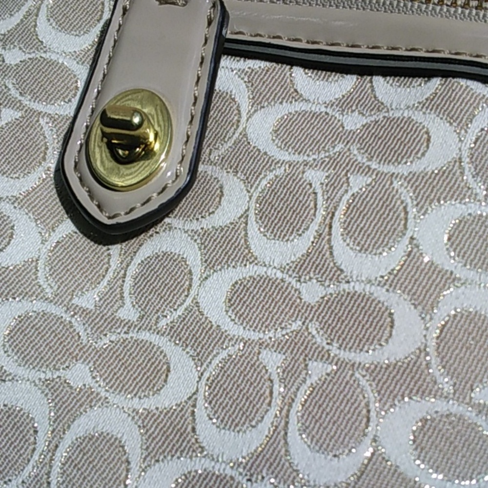Rare Stunning Coach Beige/ Tan Signature Canvas Crossbody with Matching Wristlet - Picture 9 of 12